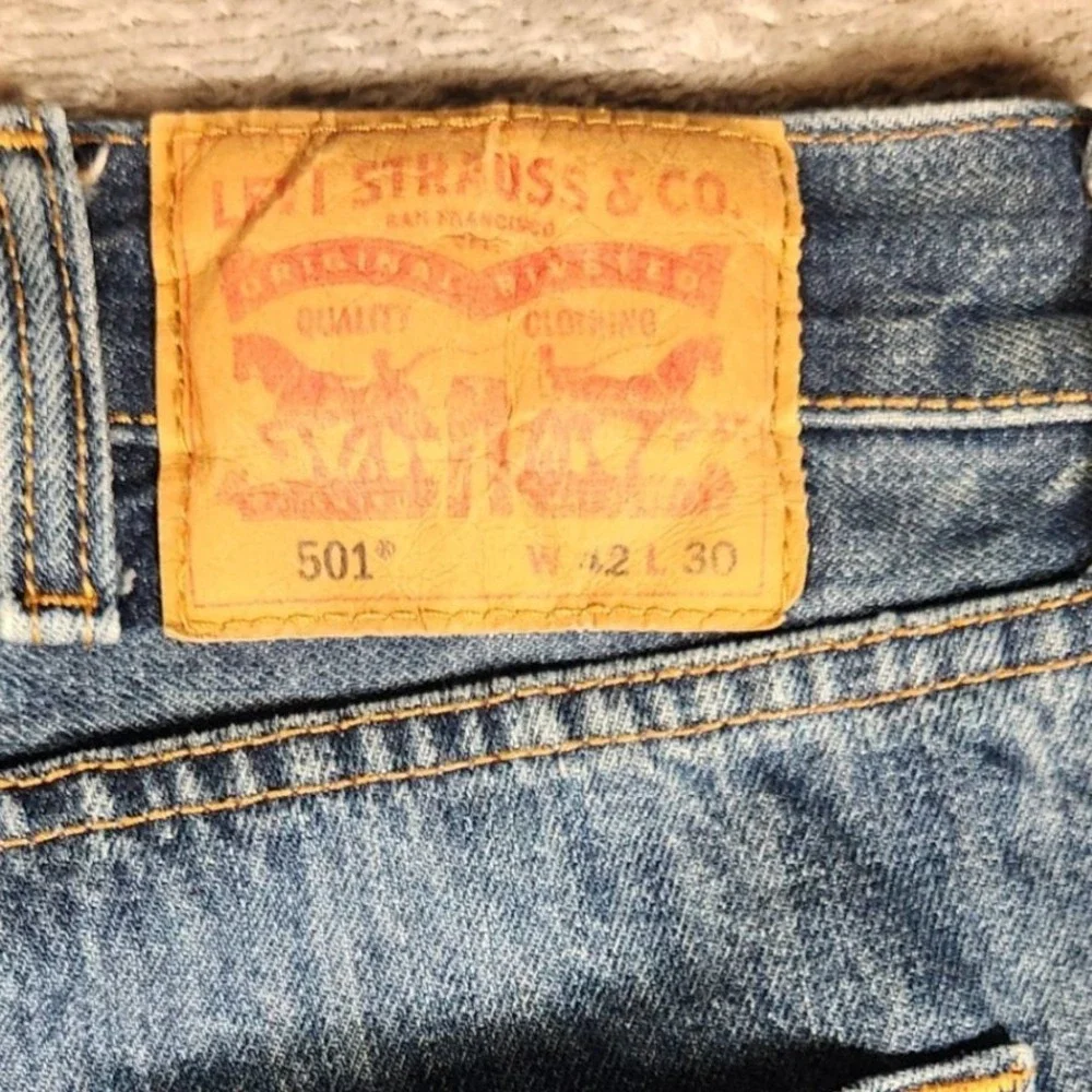 Levi's 501‎ Original Fit Jeans Mens 42x30 Good Button Fly Straight Leg FRAYED